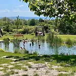 Tenger-szem Panzio Es Lovasudvar Bed & Breakfast