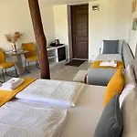Tenger-szem Panzio Es Lovasudvar 4*