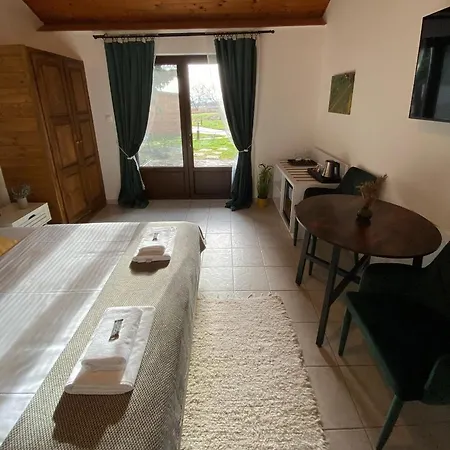Tenger-szem Panzió és Lovasudvar Alojamento de Acomodação e Pequeno-almoço 3*