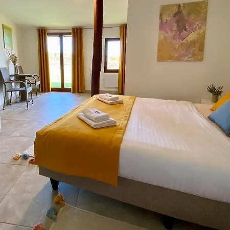 Tenger-szem Panzio Es Lovasudvar 3* Zanka