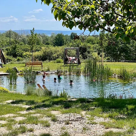 Tenger-szem Panzio Es Lovasudvar B&B