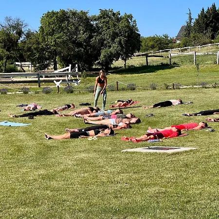 Tenger-szem Panzio Es Lovasudvar