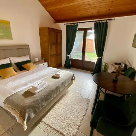 Tenger-szem Panzió és Lovasudvar 3*