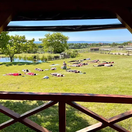 Tenger-szem Panzió és Lovasudvar Alojamento de Acomodação e Pequeno-almoço