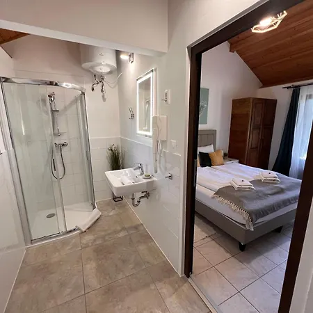 Tenger-szem Panzio Es Lovasudvar Alojamento de Acomodação e Pequeno-almoço Zánka