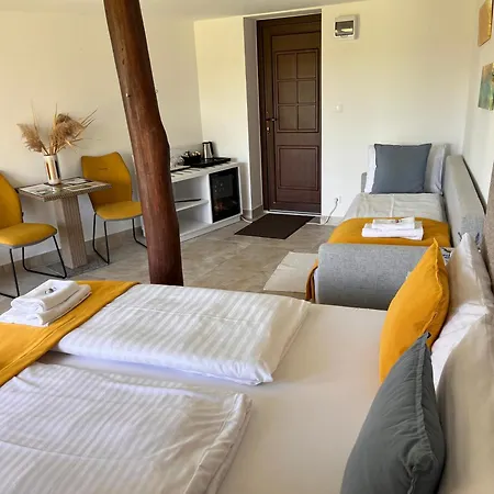 Tenger-szem Panzió és Lovasudvar 4*