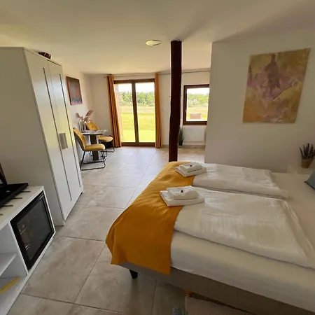 Tenger-szem Panzió és Lovasudvar 4* Zánka