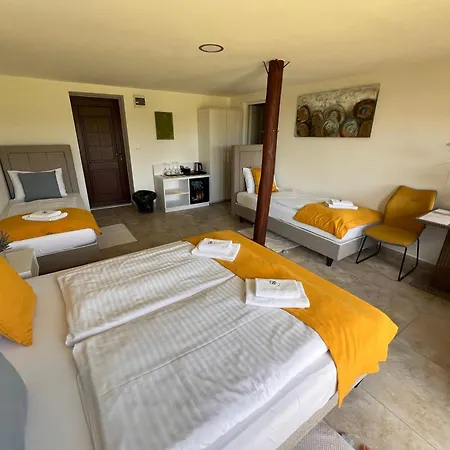 Tenger-szem Panzio Es Lovasudvar Bed and Breakfast