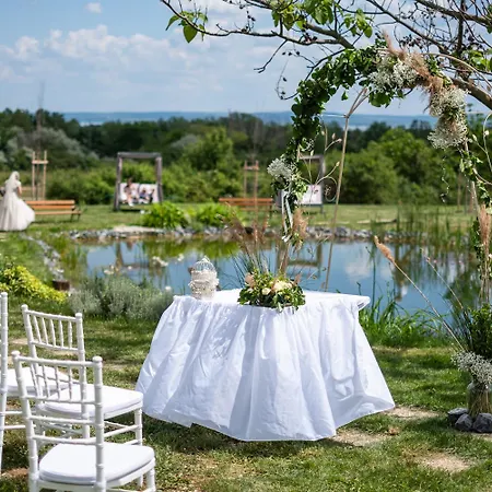 Bed and Breakfast Tenger-szem Panzio Es Lovasudvar Zánka