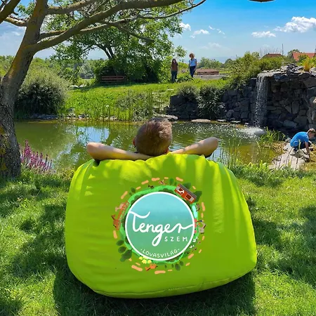 Tenger-szem Panzió és Lovasudvar Alojamento de Acomodação e Pequeno-almoço 4*