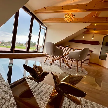 Tenger-szem Panzio Es Lovasudvar B&B Zánka