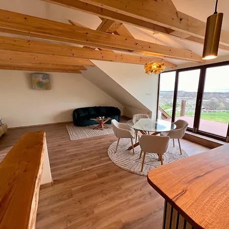 Tenger-szem Panzio Es Lovasudvar לינה וארוחת בוקר