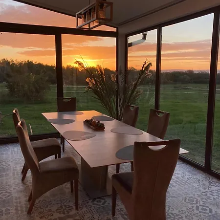 Tenger-szem Panzio Es Lovasudvar 4*