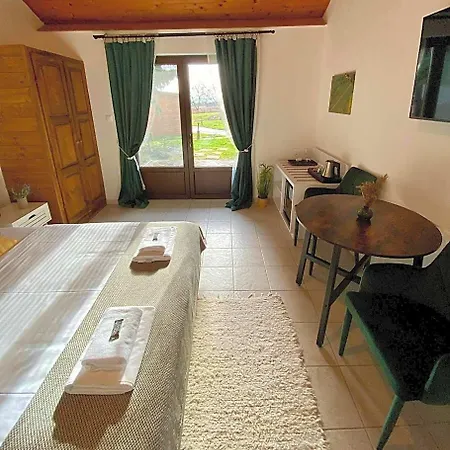 Tenger-szem Panzió és Lovasudvar 3*