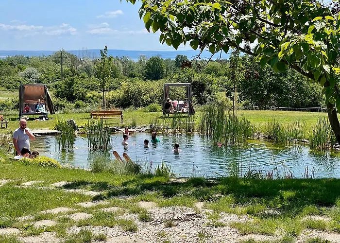 Tenger-szem Panzio Es Lovasudvar Bed & Breakfast