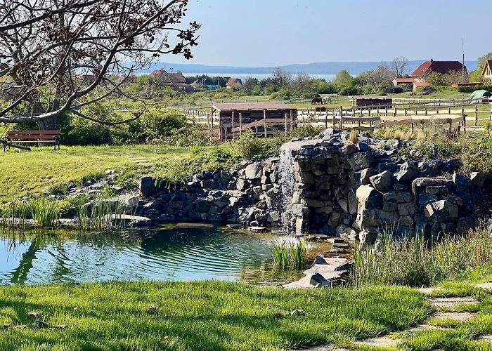 לינה וארוחת בוקר Tenger-szem Panzio Es Lovasudvar 4*