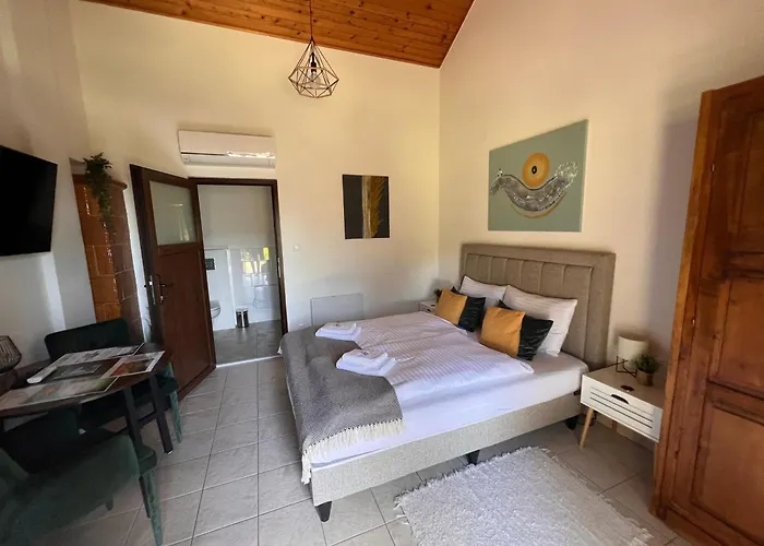 לינה וארוחת בוקר Tenger-szem Panzio Es Lovasudvar 4*