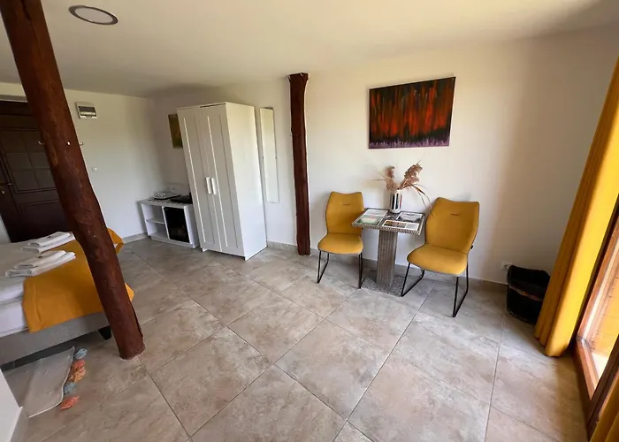 Tenger-szem Panzio Es Lovasudvar