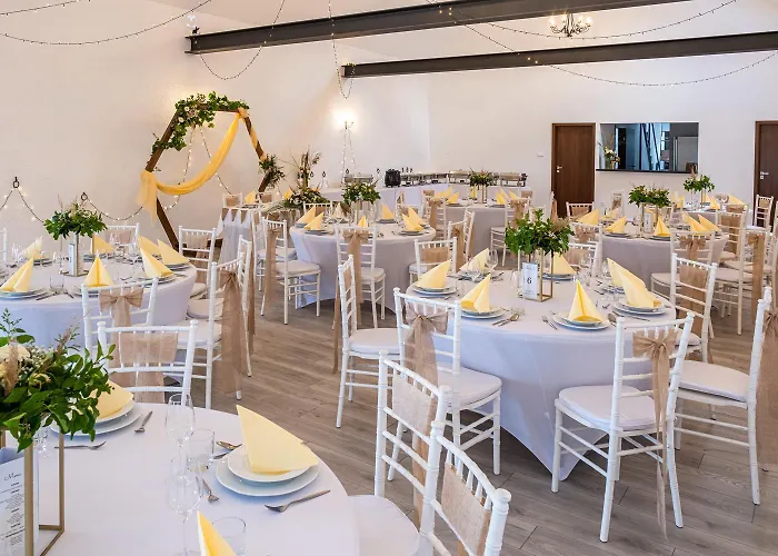 לינה וארוחת בוקר Tenger-szem Panzio Es Lovasudvar