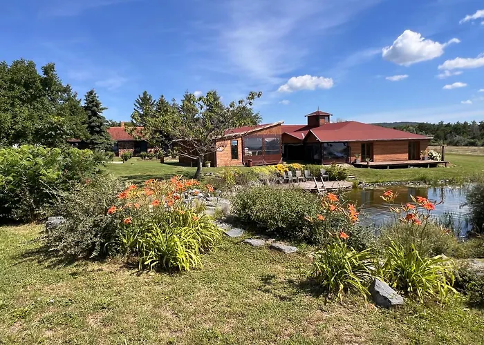 לינה וארוחת בוקר Tenger-szem Panzio Es Lovasudvar 4*