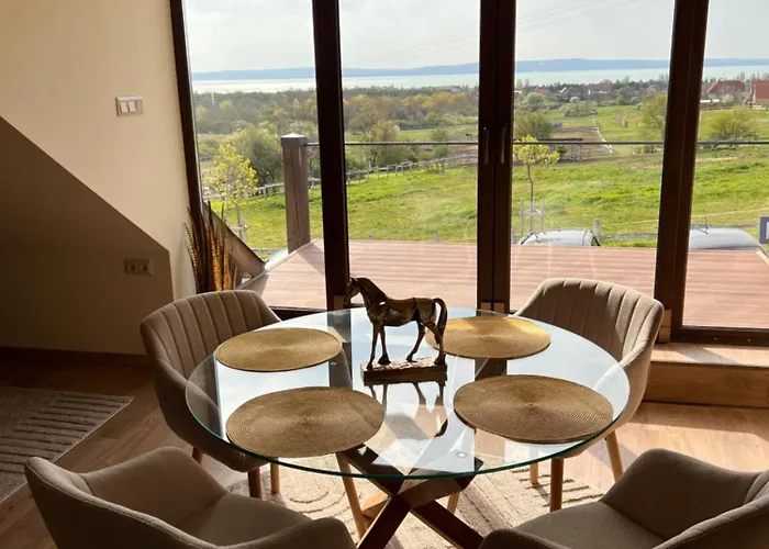 Tenger-szem Panzio Es Lovasudvar Занка