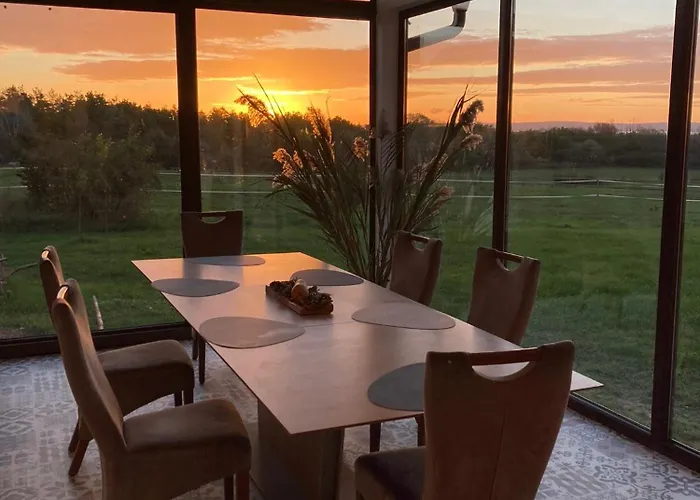 Tenger-szem Panzio Es Lovasudvar 4*